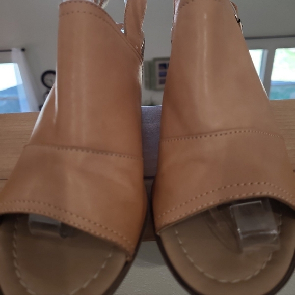 Sophia Milano womens size 7.5  Tan Leather Sling back Sandal made I. ITALY - Picture 7 of 11
